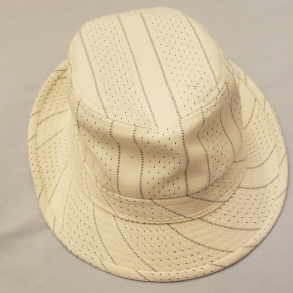 Hat - Picture 2 of 4